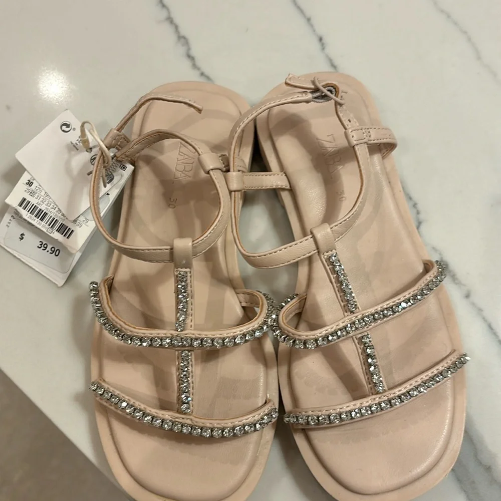 Brand new Zara girls tan sandals with rhinestone size 30 (12.5)